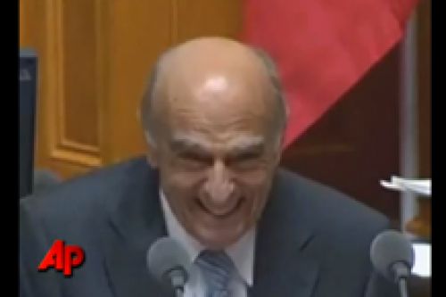 Zwitserse Minister krijgt slappe lach